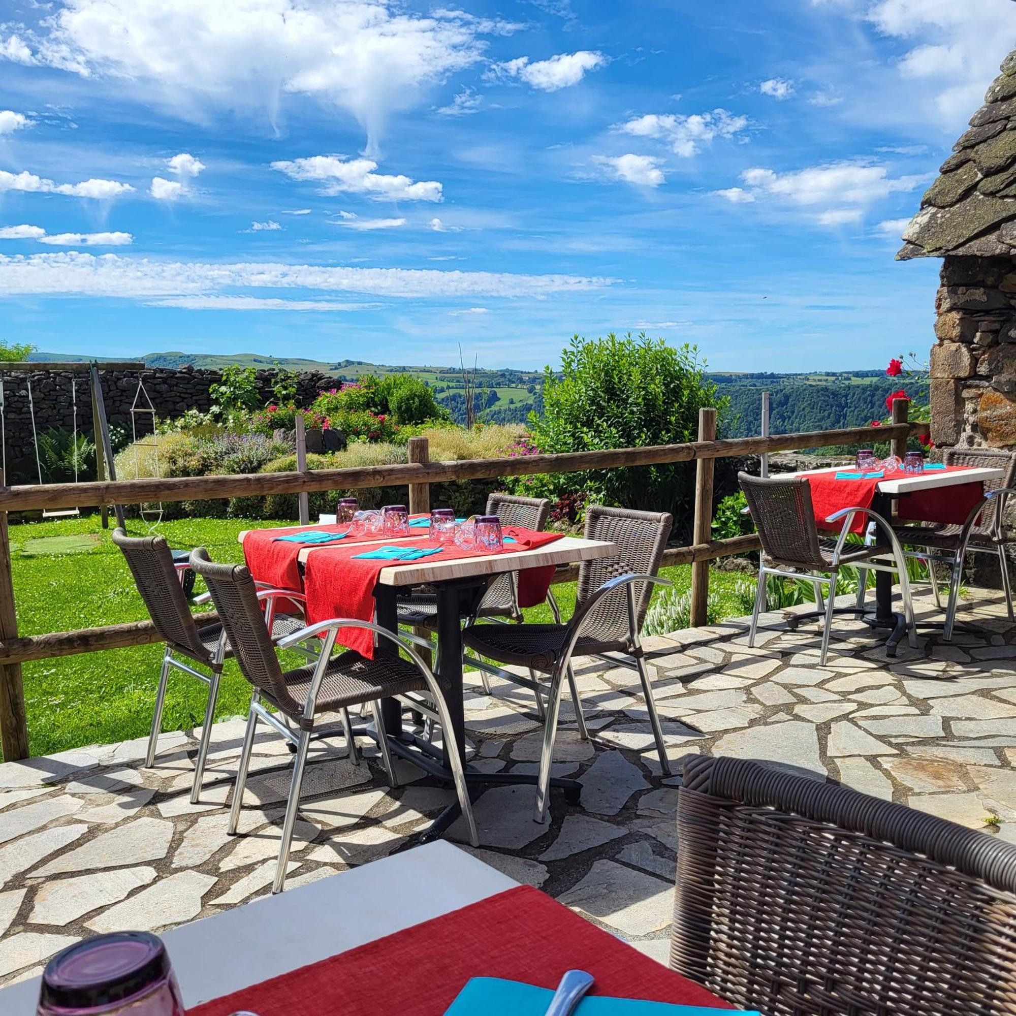 Logis Hotel Restaurant & Spa Les Remparts Salers Ngoại thất bức ảnh