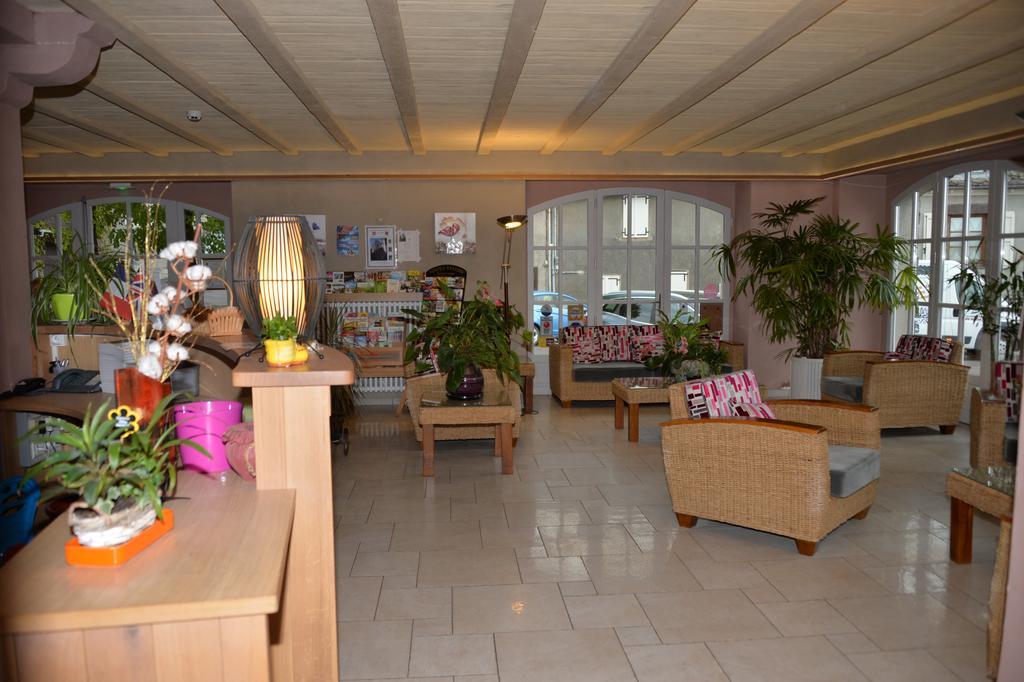 Logis Hotel Restaurant & Spa Les Remparts Salers Ngoại thất bức ảnh
